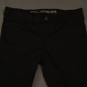 NWOT! VanillaStar mid rise pull on, skinny, black
